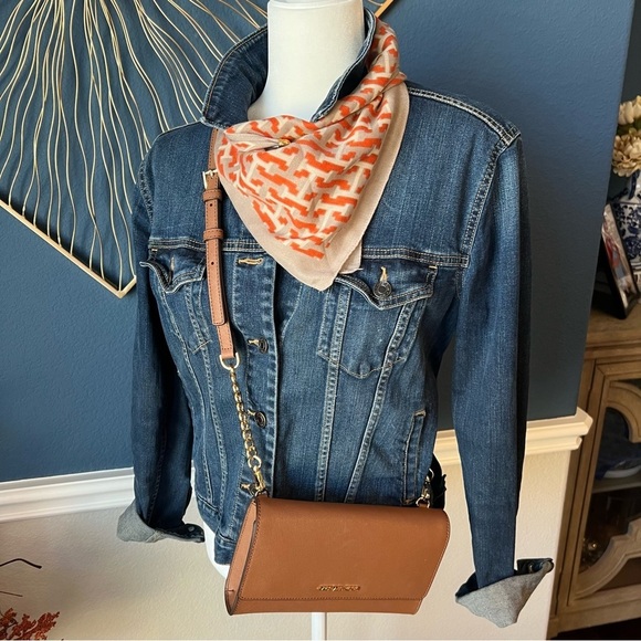 Michael Kors Jet Set Saffiano Crossbody with detachable Strap (tan) and Wallet - Picture 7 of 7